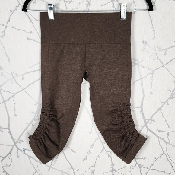 Lululemon Brown Seamless Mid Rise In the Flow Crop - Picture 2 of 5